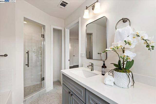 955 Virginia St, Berkeley CA: https://media.crmls.org/mediaz/f5630306-6472-48b4-96cb-845e38e5d346.jpg
