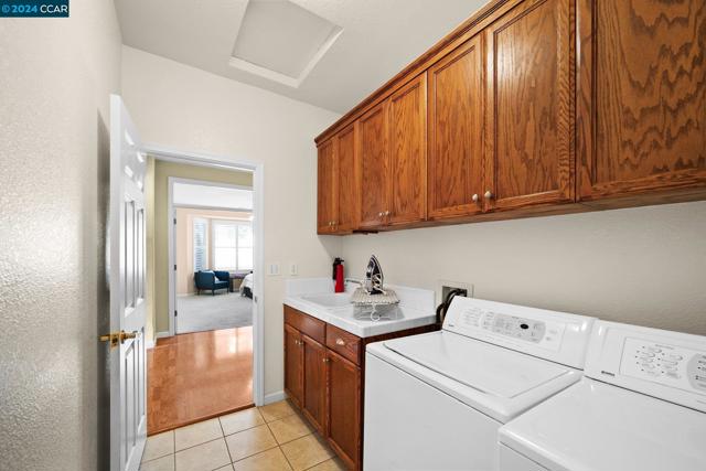 Image 37 of 60 For 915 Oak View Drive