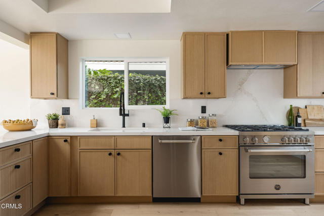 Detail Gallery Image 4 of 21 For 2851 Seahorse Ave, Ventura,  CA 93001 - 4 Beds | 3 Baths