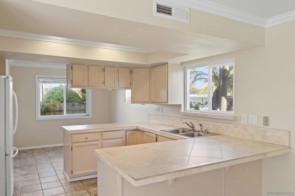 852 Diamond St - photo 9