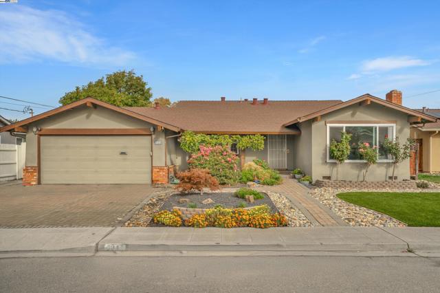 7347 Ione Ct, Dublin CA: https://media.crmls.org/mediaz/f5650b0d-5158-44ba-a8b6-3fe20d3c37bb.jpg