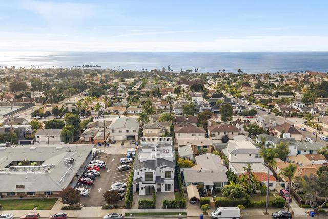 7216 FAY AVE, La Jolla CA: https://media.crmls.org/mediaz/f565a993-774f-48bd-bf1c-85eee1dc2fdc.jpg