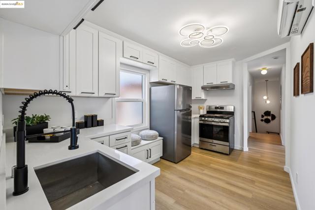 904 41st St, Oakland CA: https://media.crmls.org/mediaz/f565b205-0c85-4ec3-ae41-1ea9c42b859d.jpg