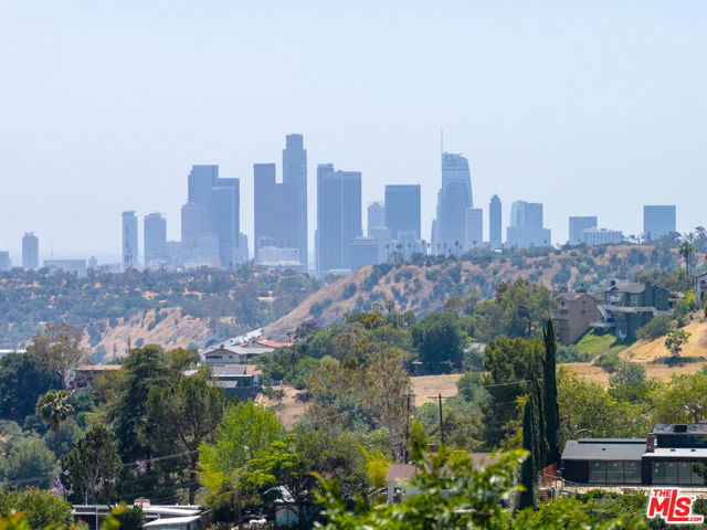353 Mavis Drive, Los Angeles CA: https://media.crmls.org/mediaz/f565b949-4275-49db-ba59-dab936e89bd7.jpg