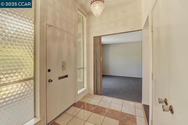 3333 Tice Creek Dr, Walnut Creek CA: https://media.crmls.org/mediaz/f5662f96-fc21-4211-9e36-90d674ce633a.jpg