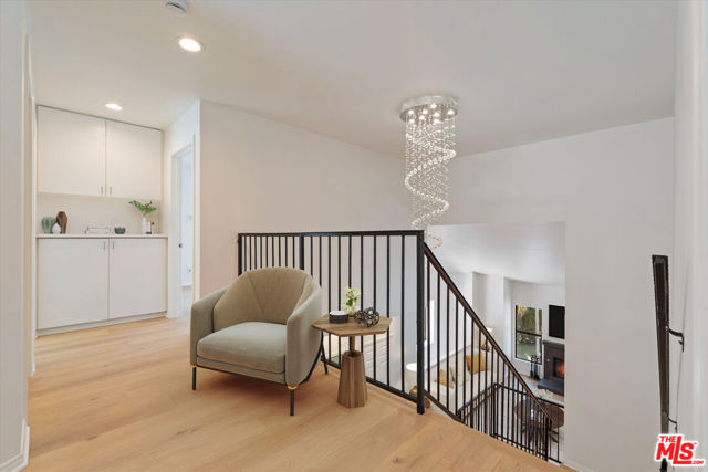 22960 Cass Avenue, Woodland Hills CA: https://media.crmls.org/mediaz/f5663652-d2ec-45d4-8bde-b4a6c4fc2eab.jpg