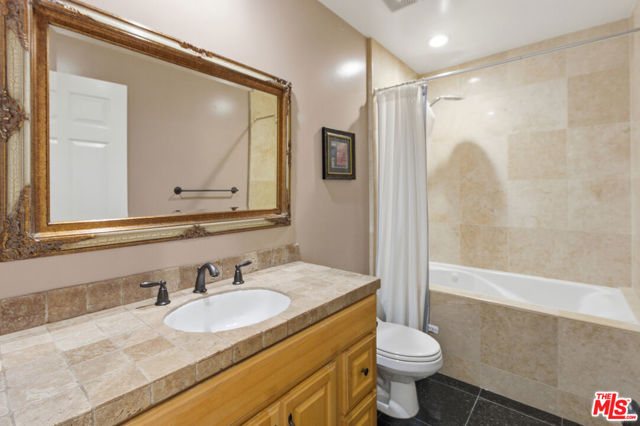 20456 Pacific Coast Highway, Malibu CA: https://media.crmls.org/mediaz/f566af82-0453-41bc-94d5-ad608b5458d3.jpg