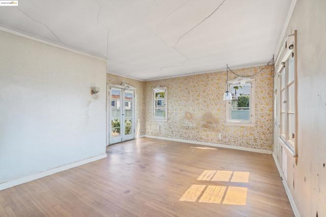 1136 S Ridgeley, Los Angeles CA: https://media.crmls.org/mediaz/f566e970-6de8-4c7b-b646-ad6598f46806.jpg