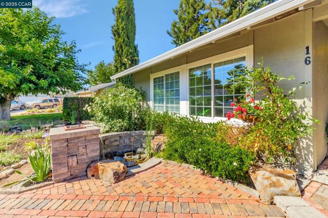 16 Belfast Pl, San Ramon CA: https://media.crmls.org/mediaz/f567397d-6b8e-4ef8-aafb-753b24b66821.jpg