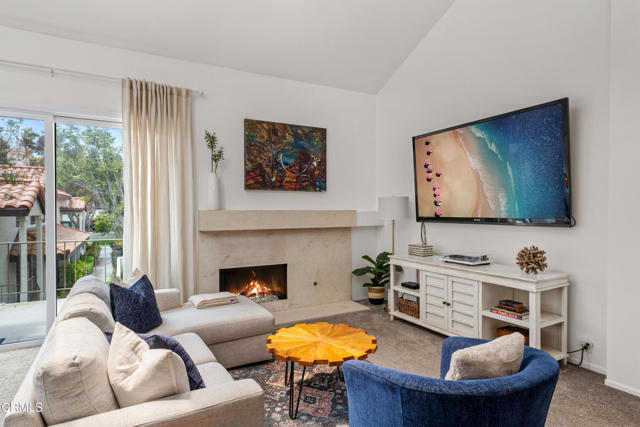 2287 Martinique Lane, Oxnard CA: https://media.crmls.org/mediaz/f5679cc5-c826-4a4a-ab8e-651e61b849d7.jpg