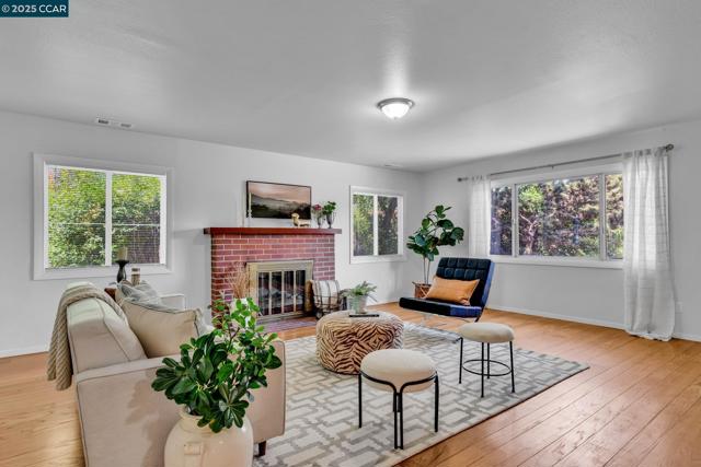 280 Sierra Dr, Walnut Creek CA: https://media.crmls.org/mediaz/f567a394-19f2-48ef-b908-47282d5954a0.jpg