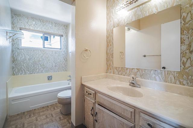 40204 Hacienda Court, Fremont CA: https://media.crmls.org/mediaz/f568c76b-19c5-449f-b324-e1e0d0c570bc.jpg