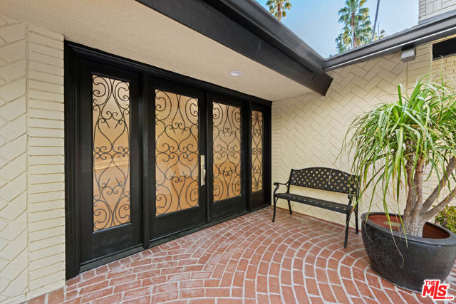 17449 Sumiya Drive, Encino CA: https://media.crmls.org/mediaz/f56944fb-2970-41fb-9e61-0b69c07d252c.jpg