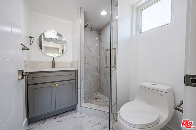 2055 S Garth Avenue, Los Angeles CA: https://media.crmls.org/mediaz/f5699393-2bb7-489a-8862-bf29ff6bd2d4.jpg