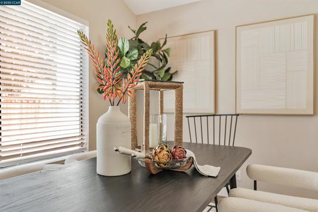 2329 Sweetwater Dr, Martinez CA: https://media.crmls.org/mediaz/f569d876-392d-4af6-97e2-a6913a5105d8.jpg