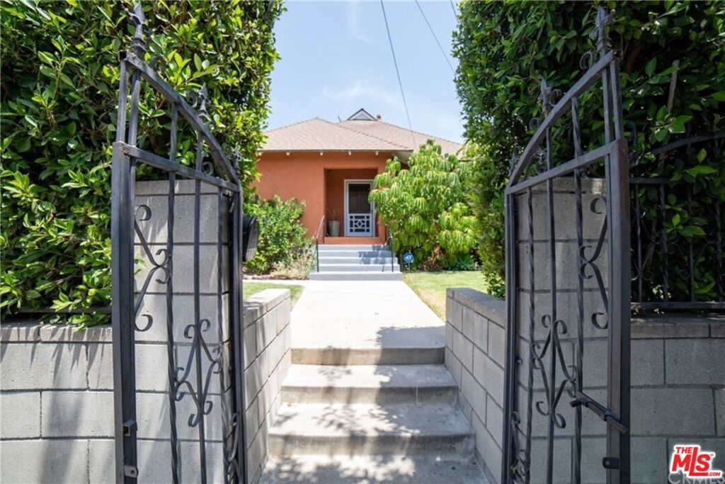 2118 Thomas Street