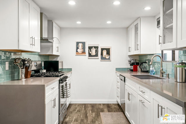2180 S Palm Canyon Drive, Palm Springs CA: https://media.crmls.org/mediaz/f56a8782-9cbe-47a9-94c2-a48c80e31047.jpg