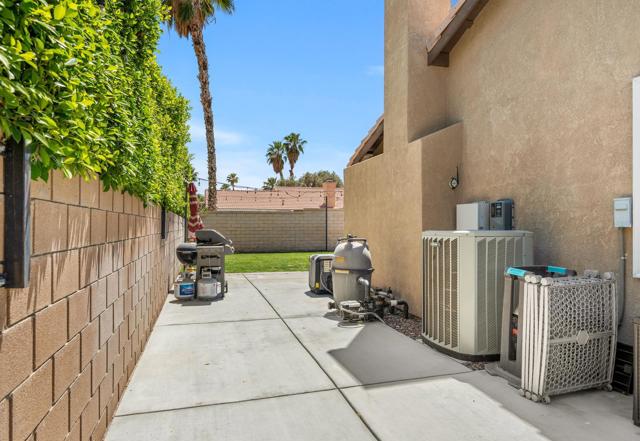 69867 Kent Place, Cathedral City CA: https://media.crmls.org/mediaz/f56aaf7a-5c39-4b7c-ad00-085725036573.jpg