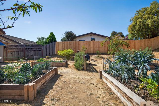 11881 Silver Spur Street, Ojai CA: https://media.crmls.org/mediaz/f56b1ff9-6f3c-443a-bf80-5c68470ec7e8.jpg
