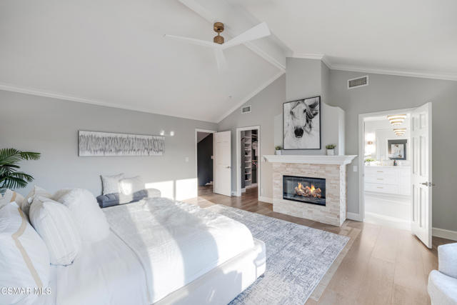 1660 Valecroft Avenue, Westlake Village CA: https://media.crmls.org/mediaz/f56bf315-4a0c-4ada-a460-1bb0775920c2.jpg