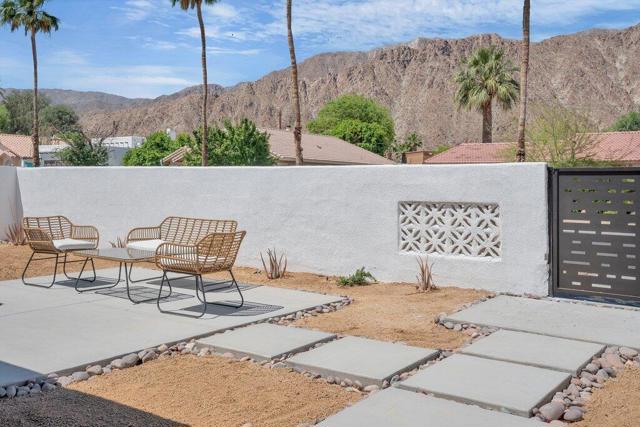 51480 Avenida Obregon, La Quinta CA: https://media.crmls.org/mediaz/f56c269c-7686-4dce-84b9-6f85643acc18.jpg