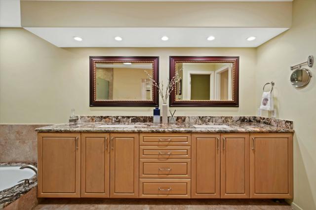 10 Colgate Drive, Rancho Mirage CA: https://media.crmls.org/mediaz/f56c8617-74dd-44ab-80a3-892eb3dbff35.jpg