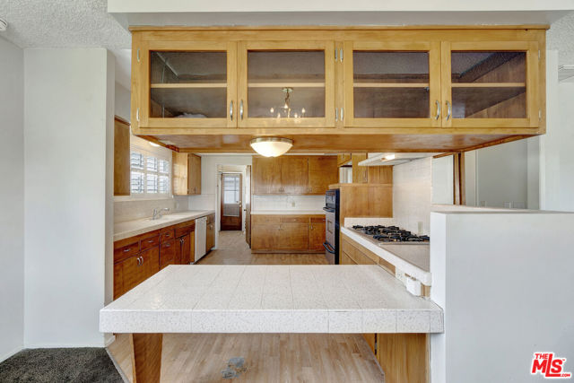 9855 Emperor Avenue, Arcadia CA: https://media.crmls.org/mediaz/f56ccf1e-234e-4ed8-8fa3-96c2c0e81196.jpg