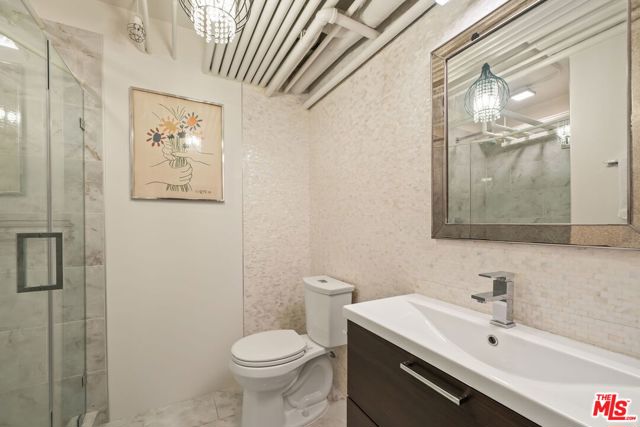 120 S Hewitt Street, Los Angeles CA: https://media.crmls.org/mediaz/f56d5ff8-e1a2-4312-ae9b-85e691e11a21.jpg