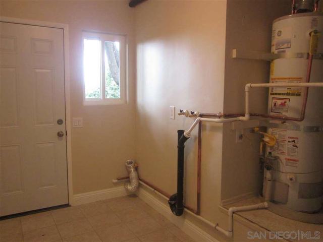 1190 Robertson Dr, Escondido CA: https://media.crmls.org/mediaz/f56d7927-5c53-4003-a23e-8fd5e1aaaf7d.jpg