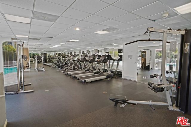 865 Comstock Avenue, Los Angeles CA: https://media.crmls.org/mediaz/f56d8ea4-df0e-4250-923d-34dab7f84bea.jpg