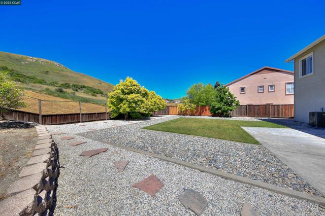 2927 Carlingford Ln, Vallejo CA: https://media.crmls.org/mediaz/f56d96f5-fff3-45ee-bc0a-b5a4339844e1.jpg