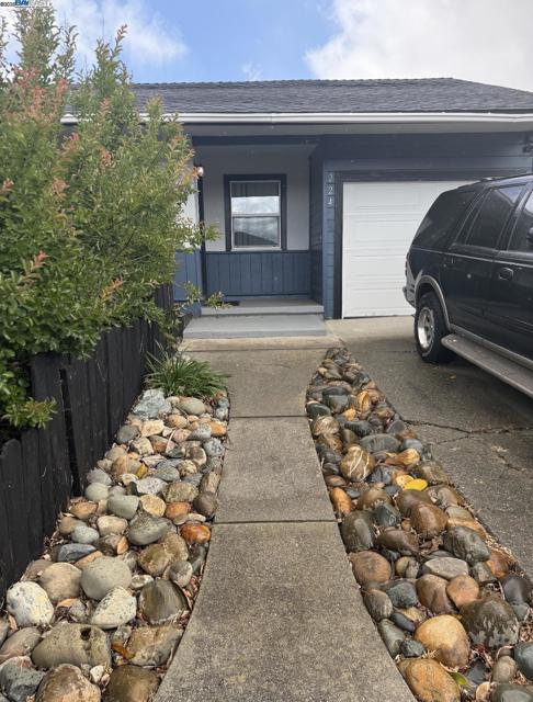 224 E Tennessee St, Fairfield CA: https://media.crmls.org/mediaz/f56e6cb8-2365-4570-8d63-d127b0645d53.jpg