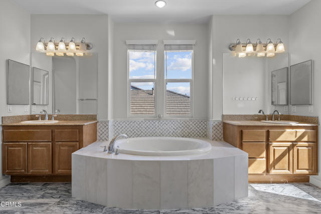 2012 Keltic Lodge Drive, Oxnard CA: https://media.crmls.org/mediaz/f56f1c30-2112-4963-a3d1-32c85a692c52.jpg