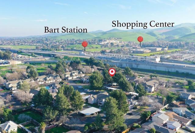 515 Lancaster Lane, Bay Point CA: https://media.crmls.org/mediaz/f570234d-b0c0-4ed0-8225-81ad9d29d61e.jpg