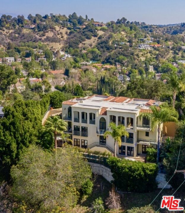 3110 Benedict Canyon Drive, Beverly Hills CA: https://media.crmls.org/mediaz/f57061e5-28fc-4d6e-9820-c75f8ca23c51.jpg