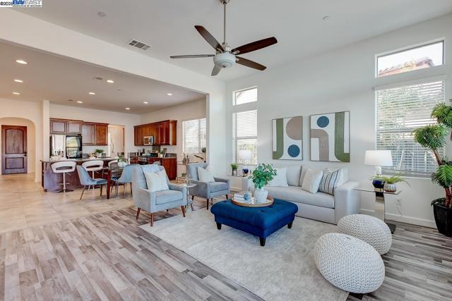 1440 Riva Trigoso Dr, Manteca CA: https://media.crmls.org/mediaz/f5707c62-0955-4449-9b11-84dd0842d51e.jpg