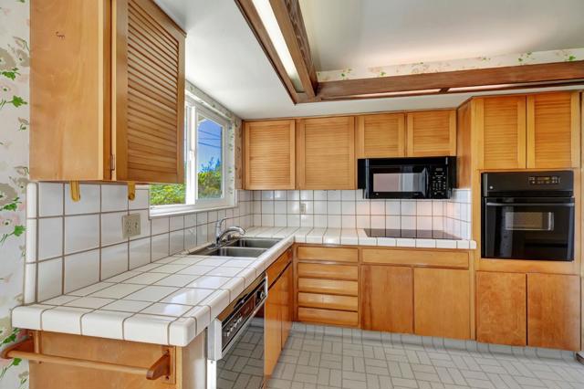1006 W Knickerbocker Drive, Sunnyvale CA: https://media.crmls.org/mediaz/f5709590-49f1-4439-a6df-d7bc70959bc3.jpg