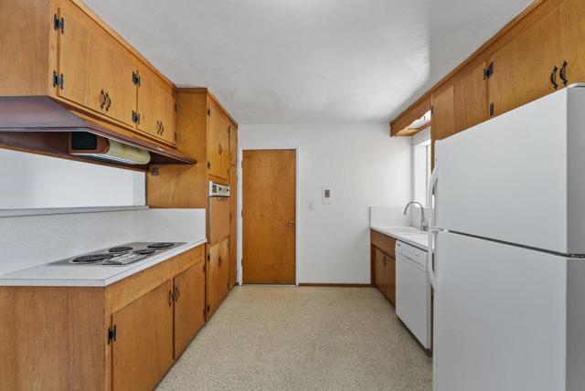 2107 Chanticleer Avenue, Santa Cruz CA: https://media.crmls.org/mediaz/f570cc15-7406-4f91-9ba9-6e36968c5bca.jpg