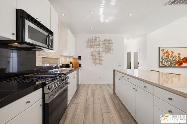 2470 N Cardillo Avenue, Palm Springs CA: https://media.crmls.org/mediaz/f5717b96-c910-43f7-9e4c-43f35e560392.jpg