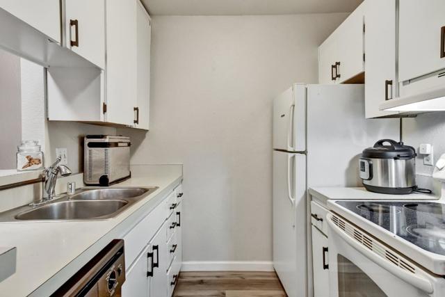 377 Mandarin Drive, Daly City CA: https://media.crmls.org/mediaz/f5720ed7-5762-465a-8c1a-2c1b474aa274.jpg