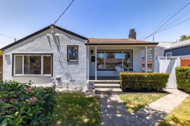 1032 Toyon Drive, Burlingame CA: https://media.crmls.org/mediaz/f572ac59-ea3a-4327-9ec1-f103ca041468.jpg