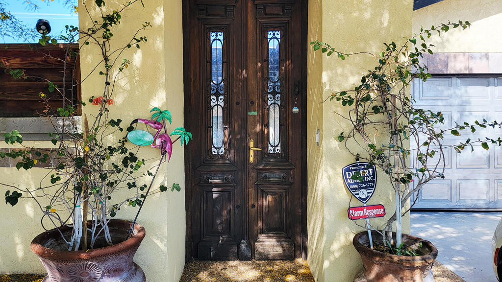 https://media.crmls.org/mediaz/f573047f-30a2-4bc8-82af-a99126e55cc8.jpg?preset=X-Large