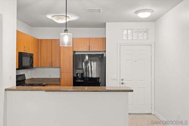 1465 C St, San Diego CA: https://media.crmls.org/mediaz/f5731371-80f6-4579-92d0-4a504e18e294.jpg
