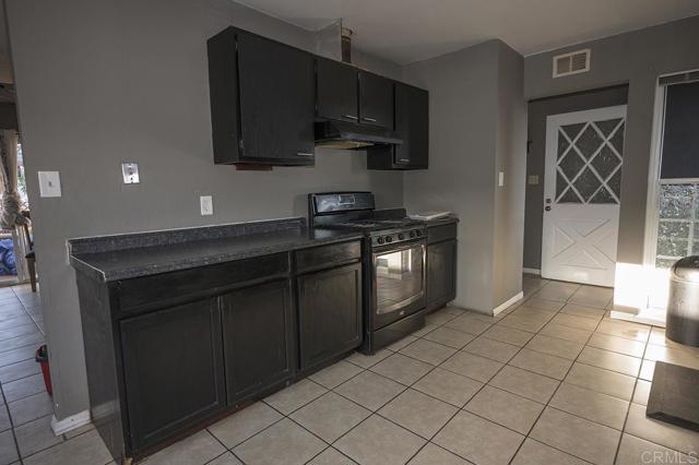 Detail Gallery Image 5 of 15 For 4832 Tacayme Dr, Oceanside,  CA 92057 - 3 Beds | 2 Baths