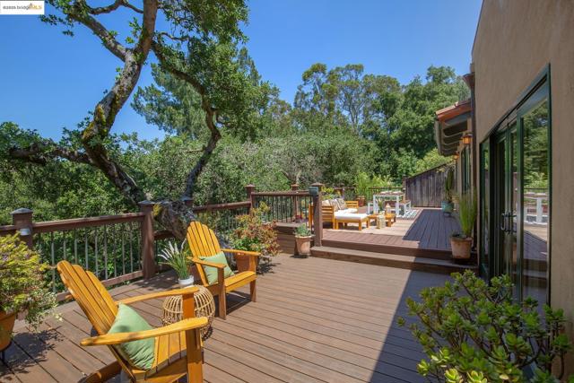 6257 Girvin Dr, Oakland CA: https://media.crmls.org/mediaz/f573652e-1fa0-4a8b-9053-de90fd840932.jpg