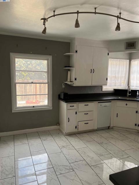 2140 W Avenue 134Th, San Leandro CA: https://media.crmls.org/mediaz/f573d43a-7517-44b9-8207-dc13d0dd4a73.jpg