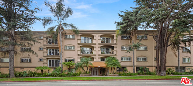 222 7th Street, Santa Monica CA: https://media.crmls.org/mediaz/f573fc54-536d-4204-8716-5bbdf9bf0e8f.jpg