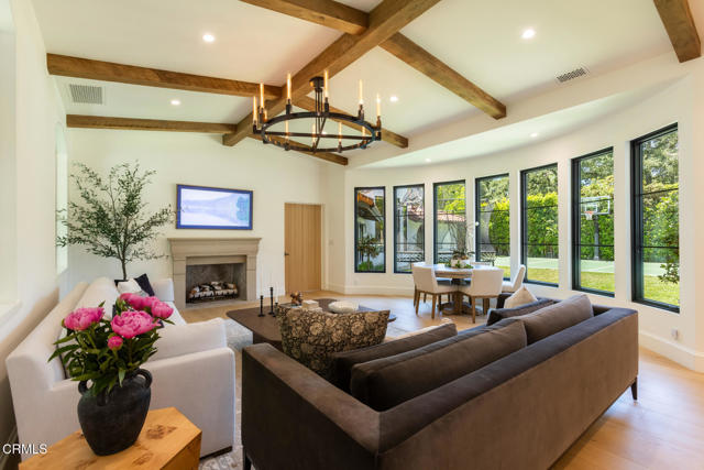 4435 Encinas Drive, La Canada Flintridge CA: https://media.crmls.org/mediaz/f5742081-ccfb-4a4d-9c53-55ea87fbd1c8.jpg
