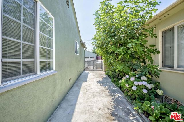 11210 Mcdonald Street, Culver City CA: https://media.crmls.org/mediaz/f5748cec-a4af-4914-b8bd-2c7e62cbc178.jpg