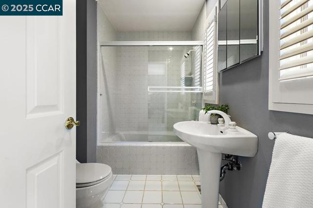 3949 Canyon Rd, Lafayette CA: https://media.crmls.org/mediaz/f574e905-a7ce-44f4-b14c-0bbfd534ec2f.jpg